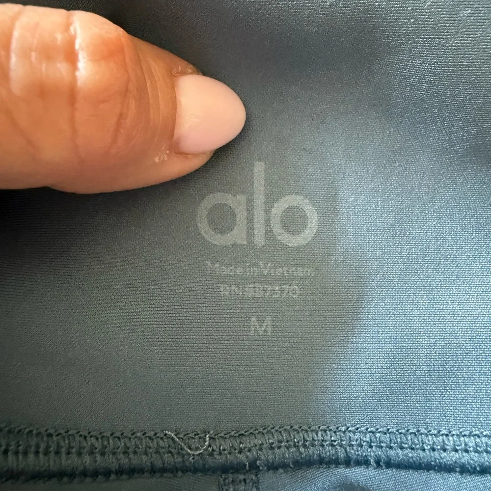 ALO Yoga 7/8 High Waist Airlift Leggings - Medium - Picture 2 of 4